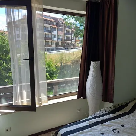 Apartment Seasons - Cozy Near Gondola & Mountain Views Bansko