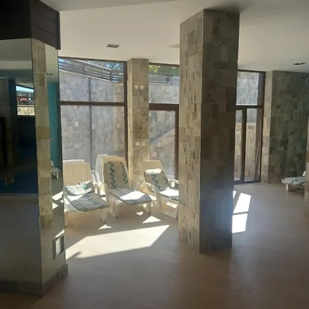 Seasons - Cozy Near Gondola & Mountain Views Apartment