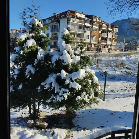 Apartment Seasons - Cozy Near Gondola & Mountain Views Bansko